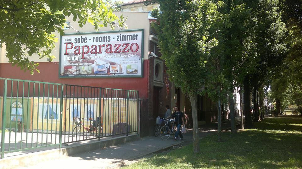 Hostel Paparazzo Apartmens Kikinda Esterno foto