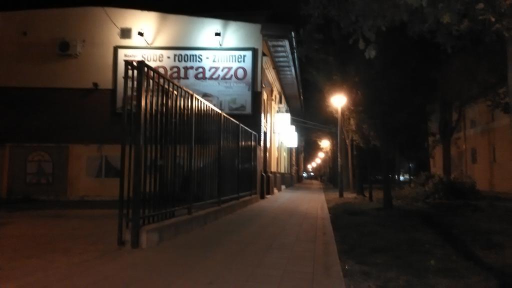 Hostel Paparazzo Apartmens Kikinda Esterno foto