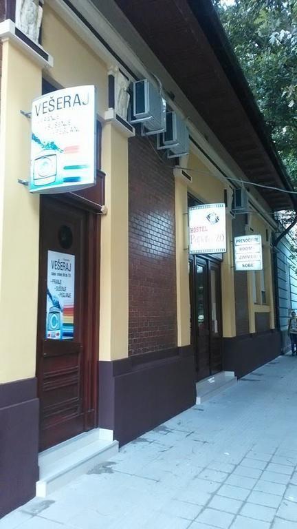 Hostel Paparazzo Apartmens Kikinda Esterno foto